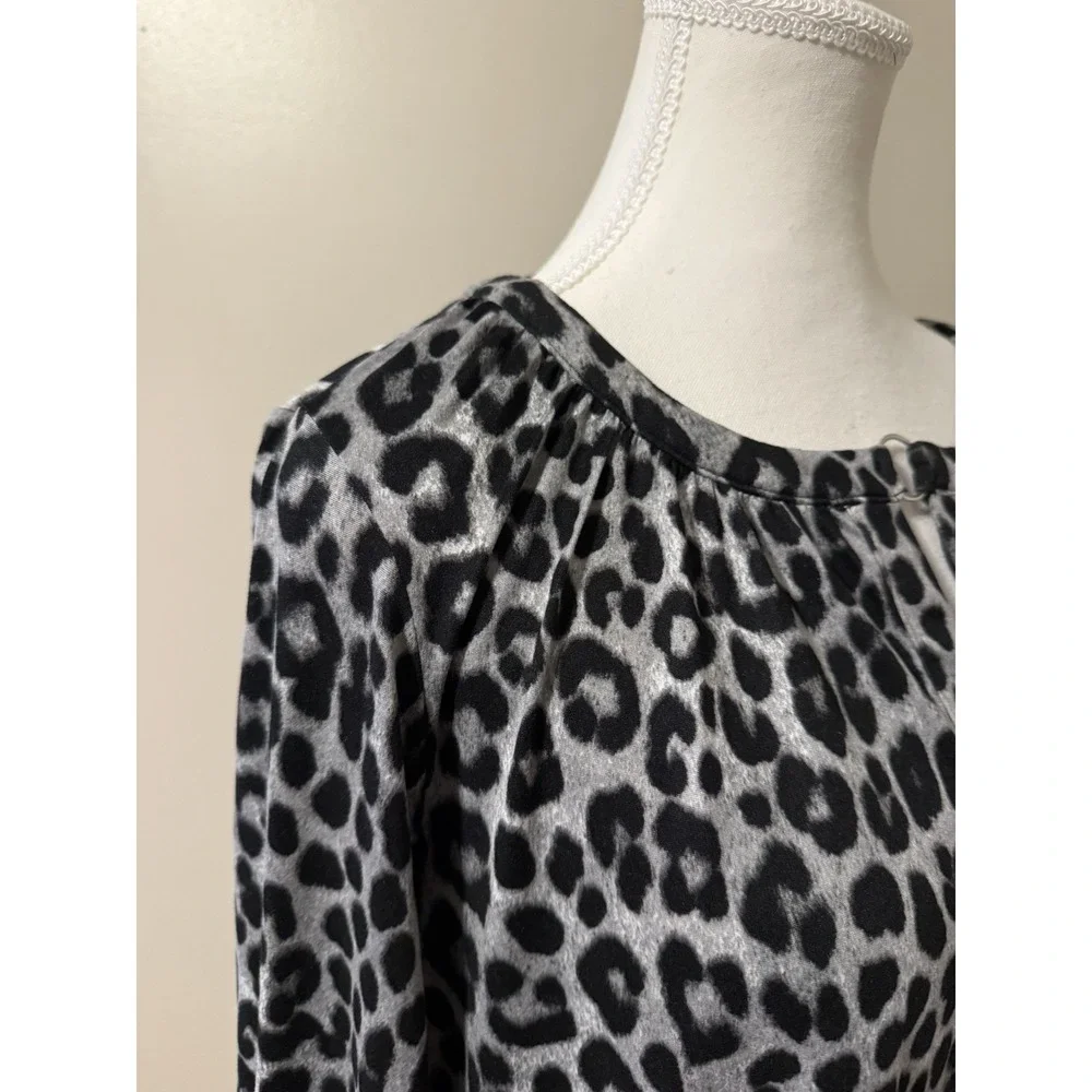 Michael Kors Women's Animal Print Long Sleeve Blouse V-Neck Silver Detail Sz M